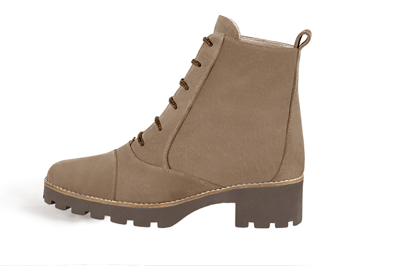 Biscuit beige women's ankle boots with laces at the front. Round toe. Low rubber soles. Profile view - Florence KOOIJMAN